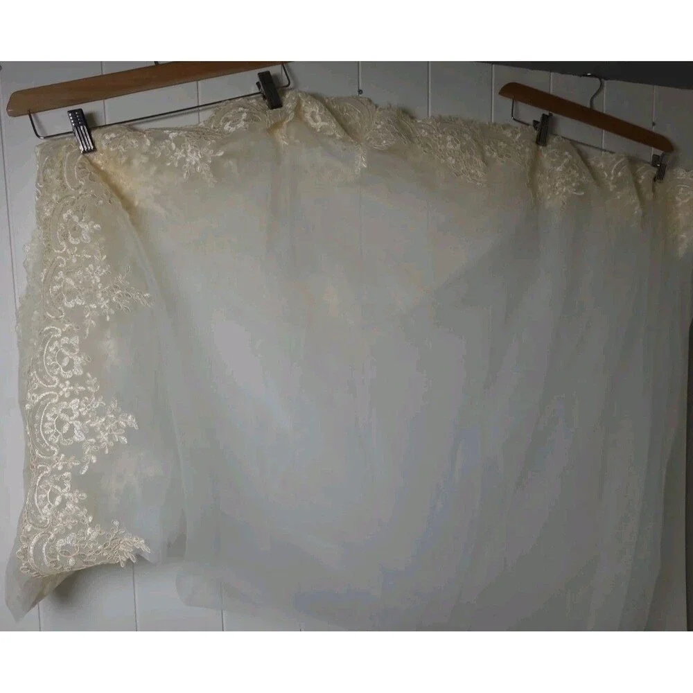 Vintage Sheer Woven Lace Banquet Tablecloth 108 x 68 Floral Wedding Special